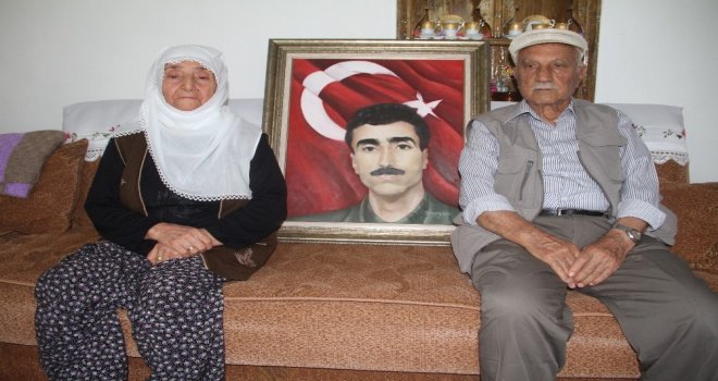 Öldürülen Kırmızı Listedeki Teröristin Şehit Ettiği Öğretmenin Ailesi Konuştu