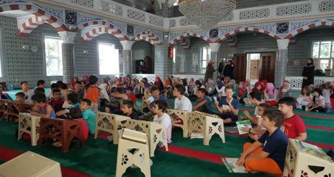 Camilerde Bağımlılıkla Mücadele Seminerleri Veriliyor