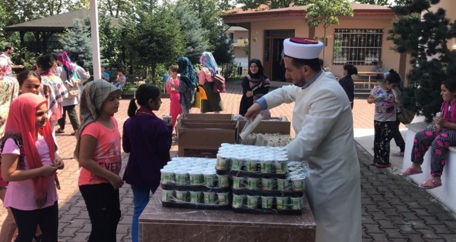 İmamın, Camide Yaptığı İkramlar Kuran Kursuna İlgiyi Arttırdı
