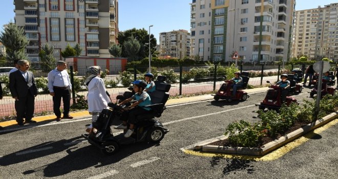 Yeşilyurt Belediyesinden Öğrencilere Trafik Eğitimi