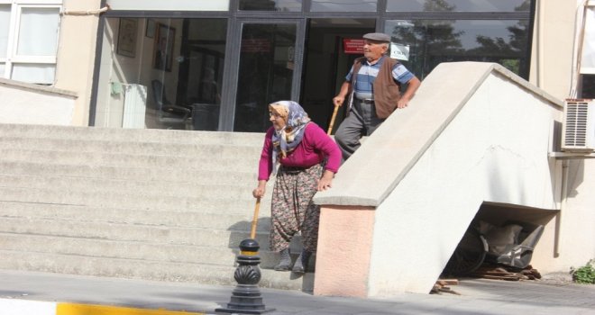 Yaşlı Çift Unuttu, Devlet Unutmadı