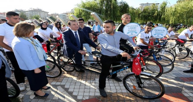 Büyükşehir Öğrencilere 300 Adet Bisiklet Dağıttı