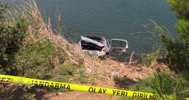 Uşakta Otomobil Gölete Uçtu, 4 Kişi Boğularak Hayatını Kaybetti (2)