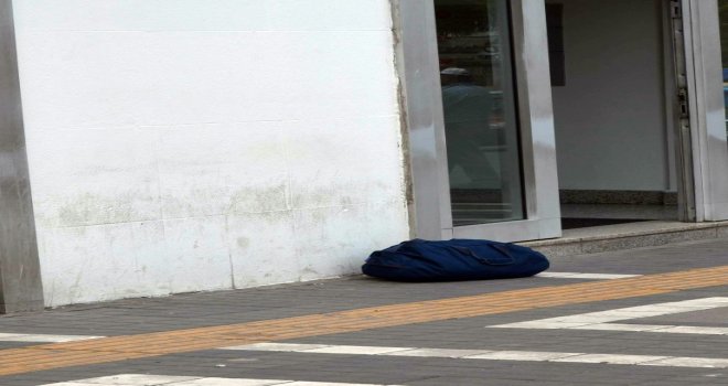 Banka Önüne Bırakılan Şüpheli Çanta Polisi Alarma Geçirdi