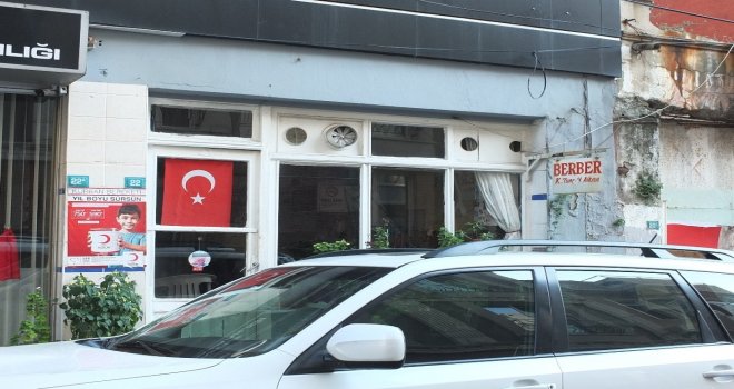 Berber Dükkanının Tavan Kaplaması Çöktü: 3 Yaralı