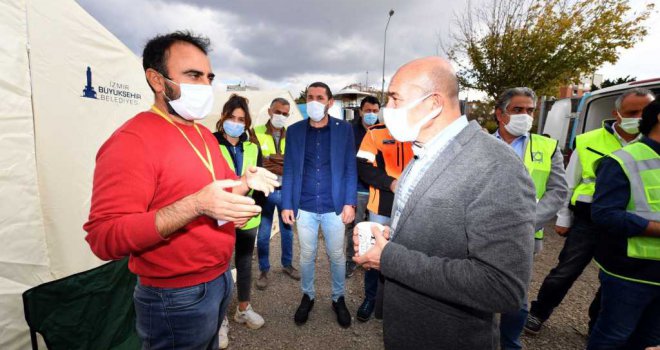 ​Başkan Soyer’den çadırdaki depremzedelere ziyaret