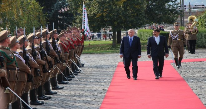 Cumhurbaşkanı Erdoğan Macaristanda Resmi Törenle Karşılandı