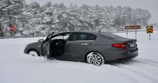 Eğriçimen Yaylasında Kar Kalınlığı 30 Santimetreye Ulaştı