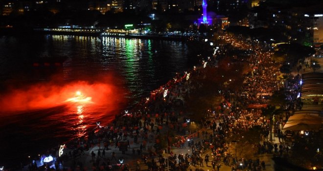 Çanakkalede 5 Bin Kişiyle Fener Alayı