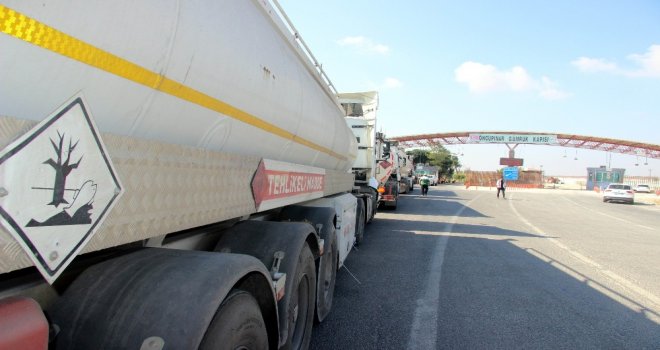 Suriyeye Tankerlerle Akaryakıt Gönderildi