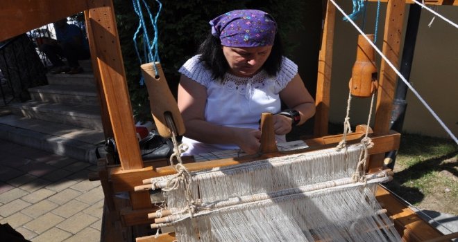 Türkiyenin Değişik İllerinden Gelen Dokumacılar Hünerlerini Sergiledi