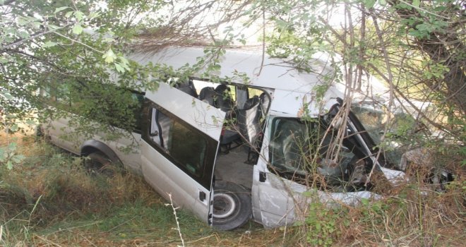 Kaçak Afganlıları Taşırken Kaza Yapan Sürücüye 38 Bin Tl Ceza