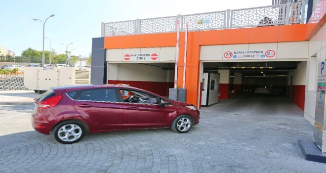 Başakşehirde Dolu Uyarısı Nedeniyle Kapalı Pazarlar Otopark Oldu