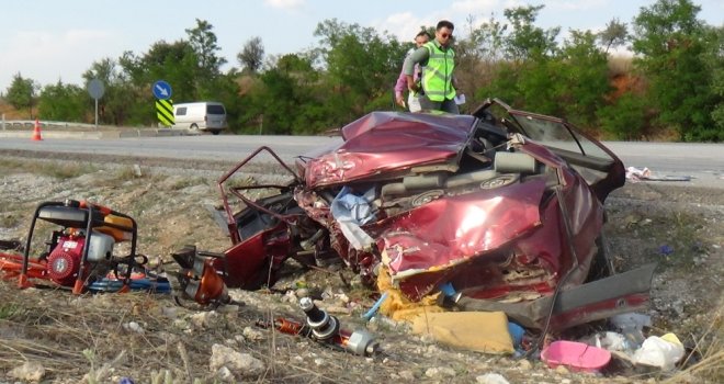 Kütahyada Tır Otomobile Çarptı: 2 Ölü, 7 Yaralı