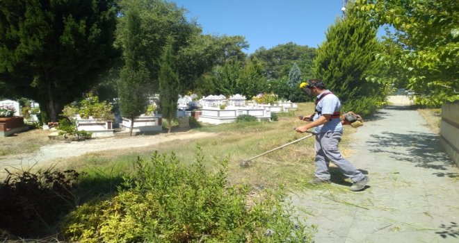 Antalya Büyükşehir Belediyesinden Mezarlıklara Kurban Bayramı Bakımı
