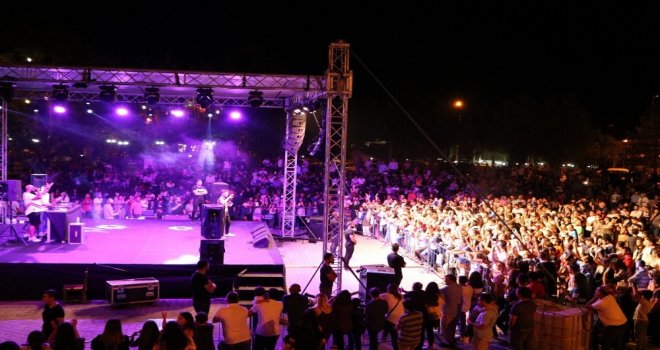 Uçhisarda Ücretsiz Konser Düzenledi