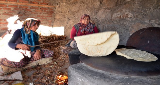 Oğuzlarda Kadınlar İmece Usulü Kışa Hazırlanıyor