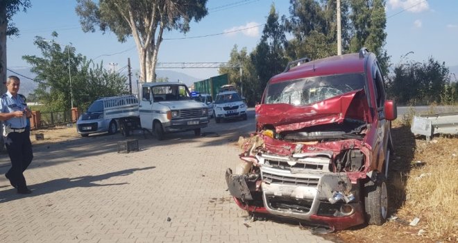 Nazillide Zincirleme Trafik Kazası: 3 Yaralı