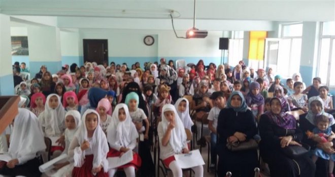 Kuran Kursu Öğrencilerinden ‘15 Temmuz Etkinliği