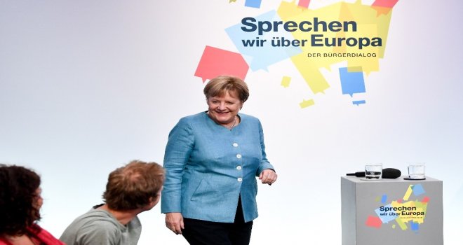 Merkel, Almanların Ab Konusundaki Endişelerini Ve Beklentilerini Dinledi