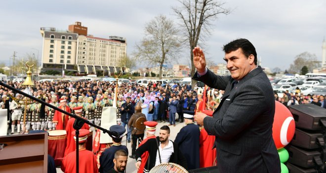 Başkan Dündara Belediye Personelinden Coşkulu Karşılama