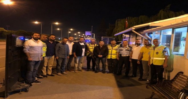 Halkın Huzuru İçin Görevde Olan Polislere Anlamlı Ziyaret