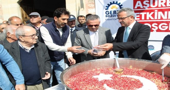 Başkan Köşker, Gebzelilere Aşure İkram Etti
