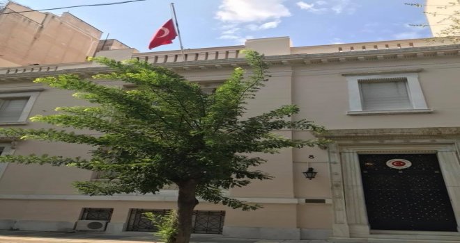 Yunanistan Yas İlan Etti, Türkiyenin Atina Büyükelçiliğinde Bayrak Yarıya İndirildi