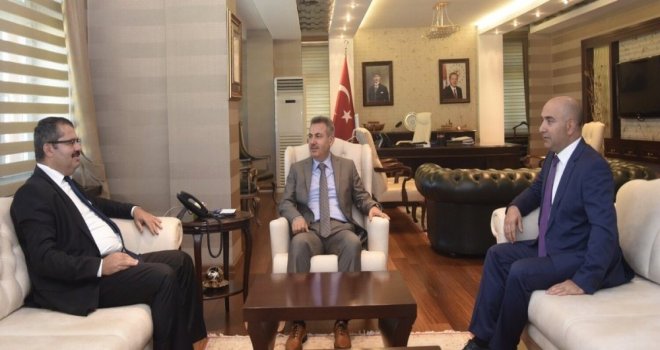 Azerbaycan Ankara Büyükelçisi Hazer İbrahimi Vali Süleyman Elbanı Ziyaret Etti