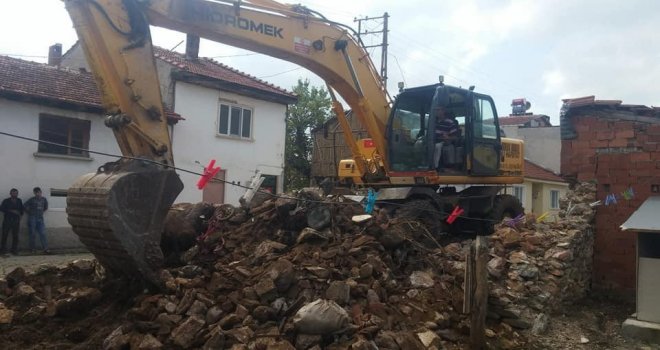 Metruk Binalar Yıkılıyor