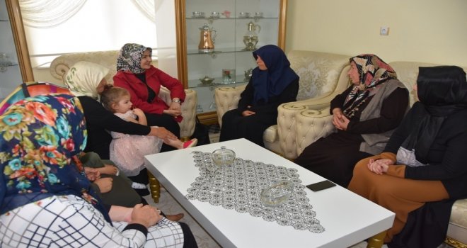 Bayan Çolakbayrakdar Yeni Kocasinanlıları Ziyarete Devam Ediyor