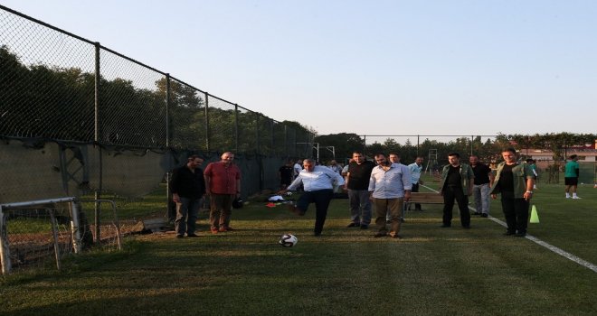 Başkan Toçoğlu Sakaryaspor İdmanını Ziyaret Etti