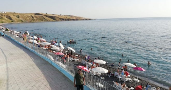 Vanın İlk Ve Tek Mavi Bayraklı Plajına Yoğun İlgi