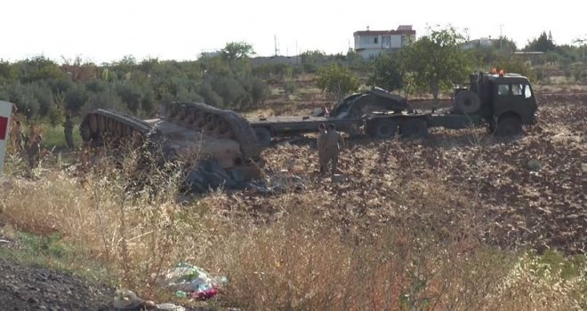 Tank Taşıyan Tır Tarlaya Uçtu: 1 Yaralı