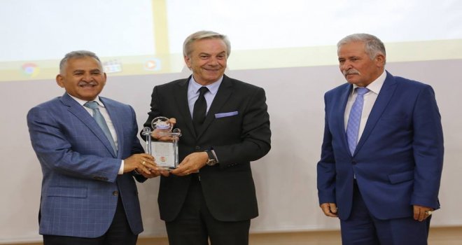 Başkan Büyükkılıç, Mesleğine Ömür Veren Basın Mensuplarını Tebrik Etti