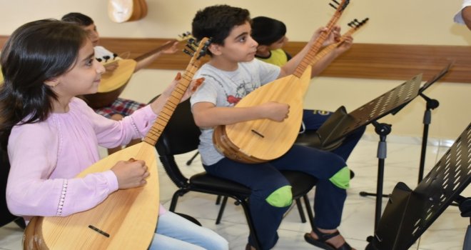 Şahinbeyde Bağlama Ustaları Yetişiyor