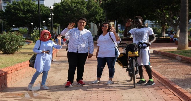 Senegalli Öğrenci Ndiaye, Türk İnsanına Ve Türkiyeye Hayran Kaldı