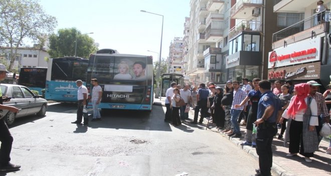 Yaşlı Kadın İndiği Otobüsün Altında Kaldı