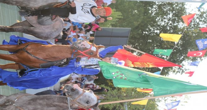 Bursada Türk Dünyası Ata Sporları Şenliğinde Nefes Kesen Görüntüler