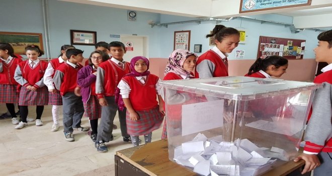 Öğrenciler Okul Başkanlığı İçin Oy Kullandı