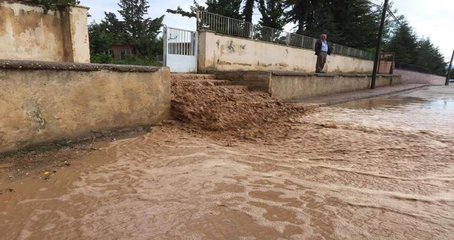 Büyükşehir Elmalıda Yaraları Sarıyor