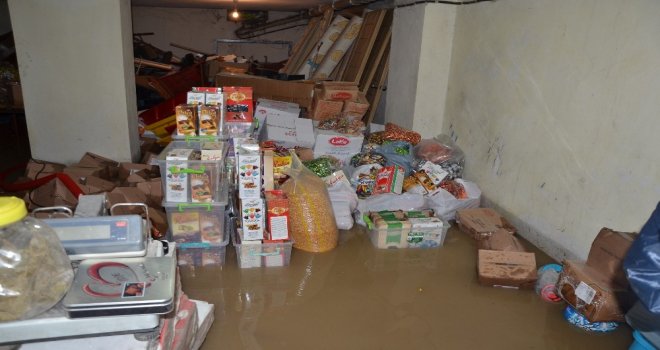 Fatsada İş Yerlerini Su Bastı