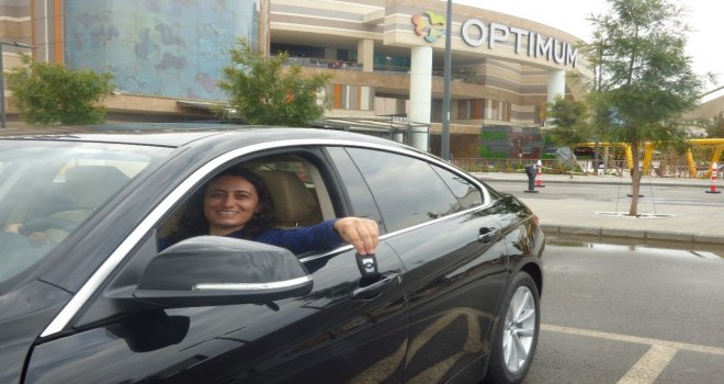 İzmir Optimumun Şanslı Ziyaretçisi Otomobiline Kavuştu