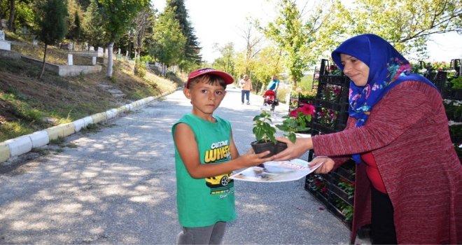Bozüyükteki Mezarlıklarda Arefe Yoğunluğu