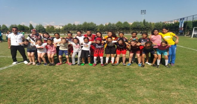 Minik Kızlar 2018-2019 Sezonunu Turgutluda Açtı