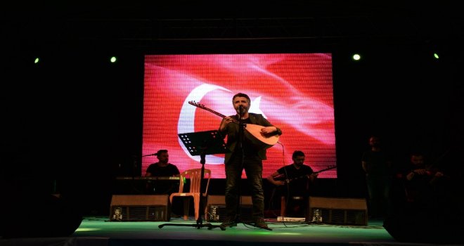 Pursaklarlılar Demokrasi Nöbetinde Meydanları Doldurdu