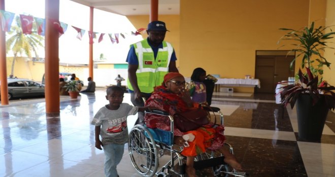 Tikadan Komorlara Tekerlekli Sandalye Desteği