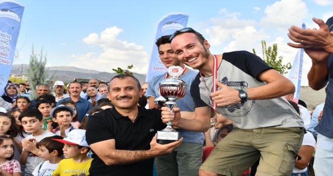 Türkiyenin İlk Yamaç Paraşütü Akrobasi Şampiyonası Sona Erdi