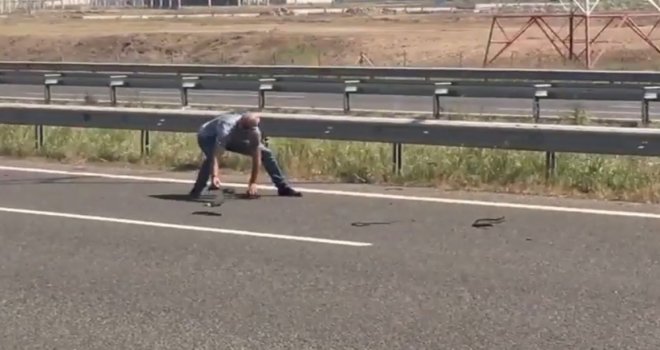 Canını Hiçe Saldı, Otoyoldan Lastik Topladı