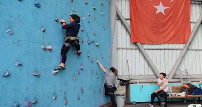 Nilüferde Üniversitelilerin Spor Heyecanı Başladı